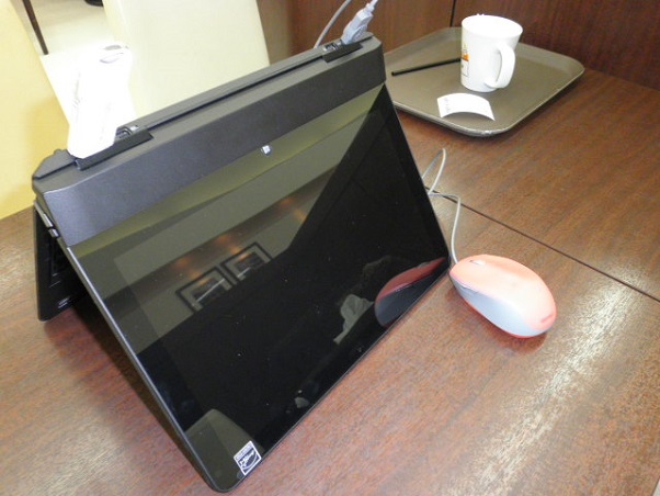 「ThinkPad Helix」テントモード